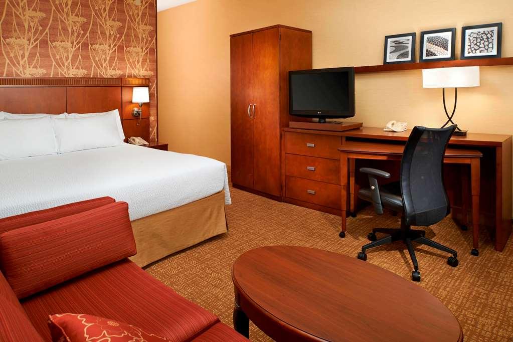 Sonesta Select Detroit Auburn Hills Hotel Room photo